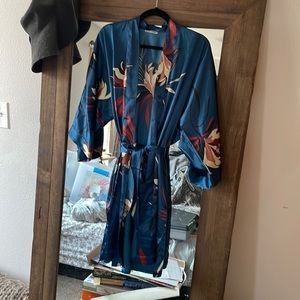 Kimono type robe